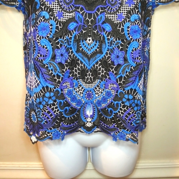 Alice + Olivia Maxie Off The Shoulder Blue, Black & Purple Guipure Lace Blouse - Picture 4 of 13